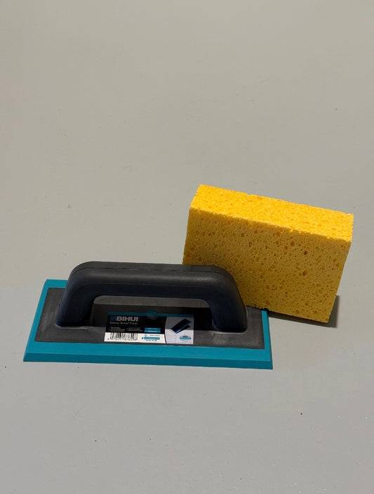 Bihui-epoksisaumauslasta kumipohjalla ja imukykyinen selluloosasieni epoksisaumaukseen.