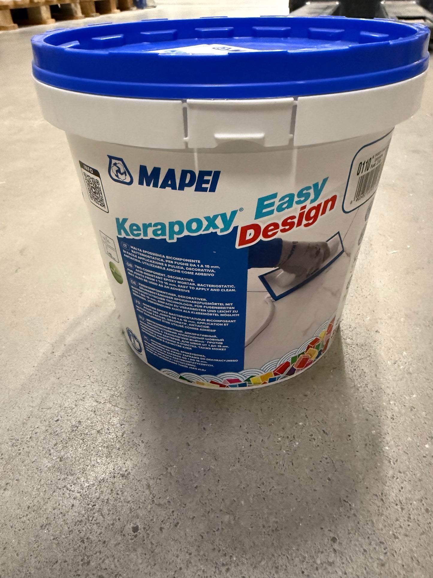 Haponkestävä Mapei Kerapoxy 3 kg -epoksilaastiämpäri ammattikäyttöön.